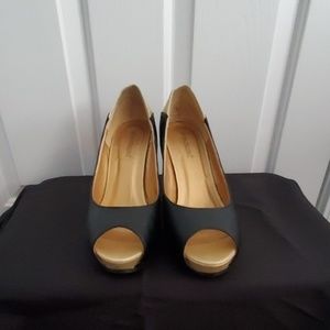 Shoedazzle Black & Gold Shoes Size 8.5